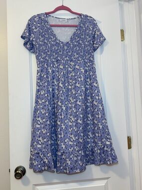 Lavender Floral V-Neck Maternity/Nursing Dress Sz M